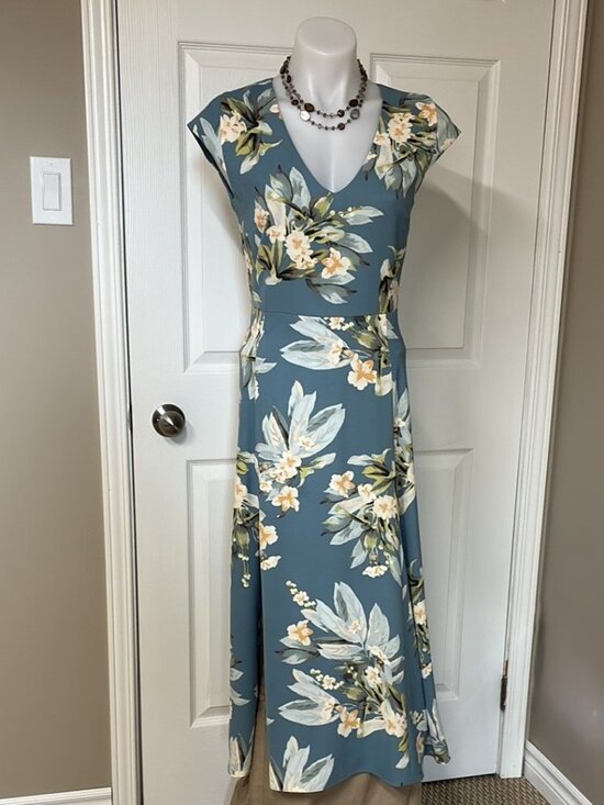 RW&CO. Dresses & Skirts - RW&Co Floral Maxi Dress; Front Slit; Fully Lined; Keyhole in Back; Tropical Sz 2